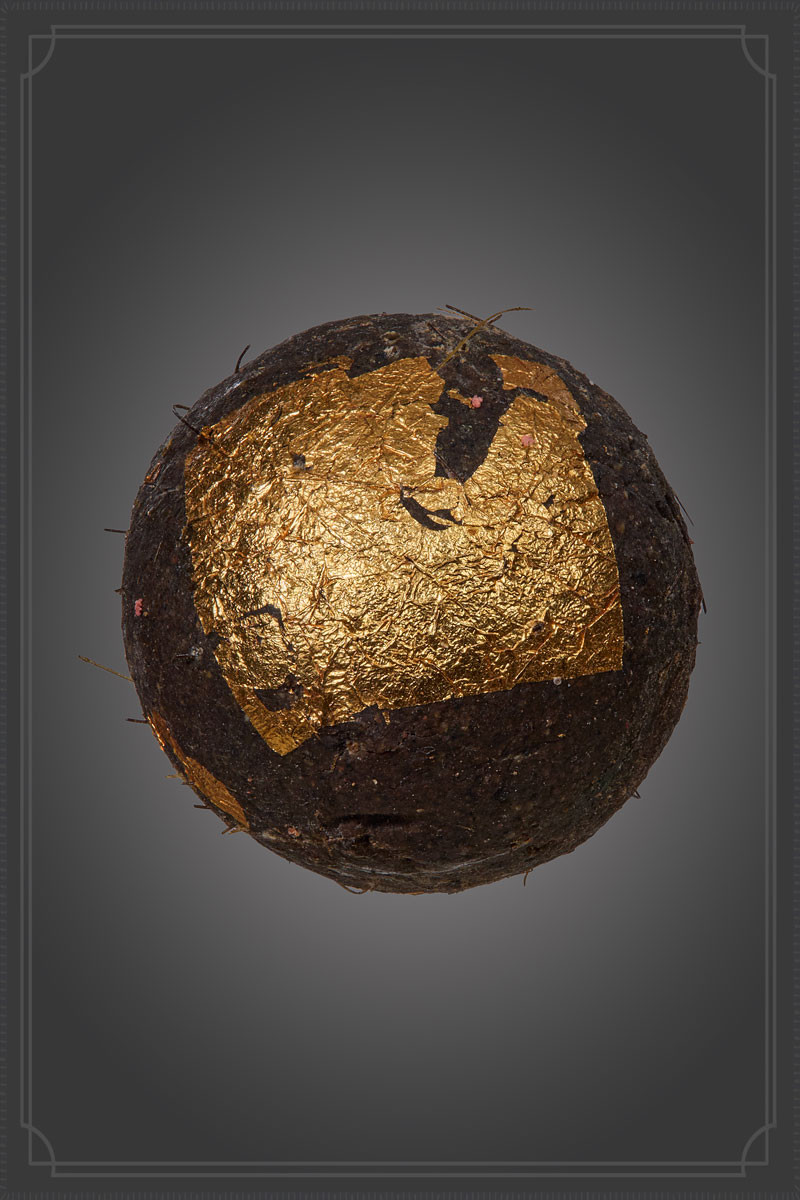 ลูกอมชานหมาก  หลวงปู่หมุน รุ่นแม่ทัพ  เนื้อผงชานหมากผสมสีผึ้ง  ปี 2545 วัดบ้านจาน  จ.ศรีสะเกษ  ฝังตะกรุด